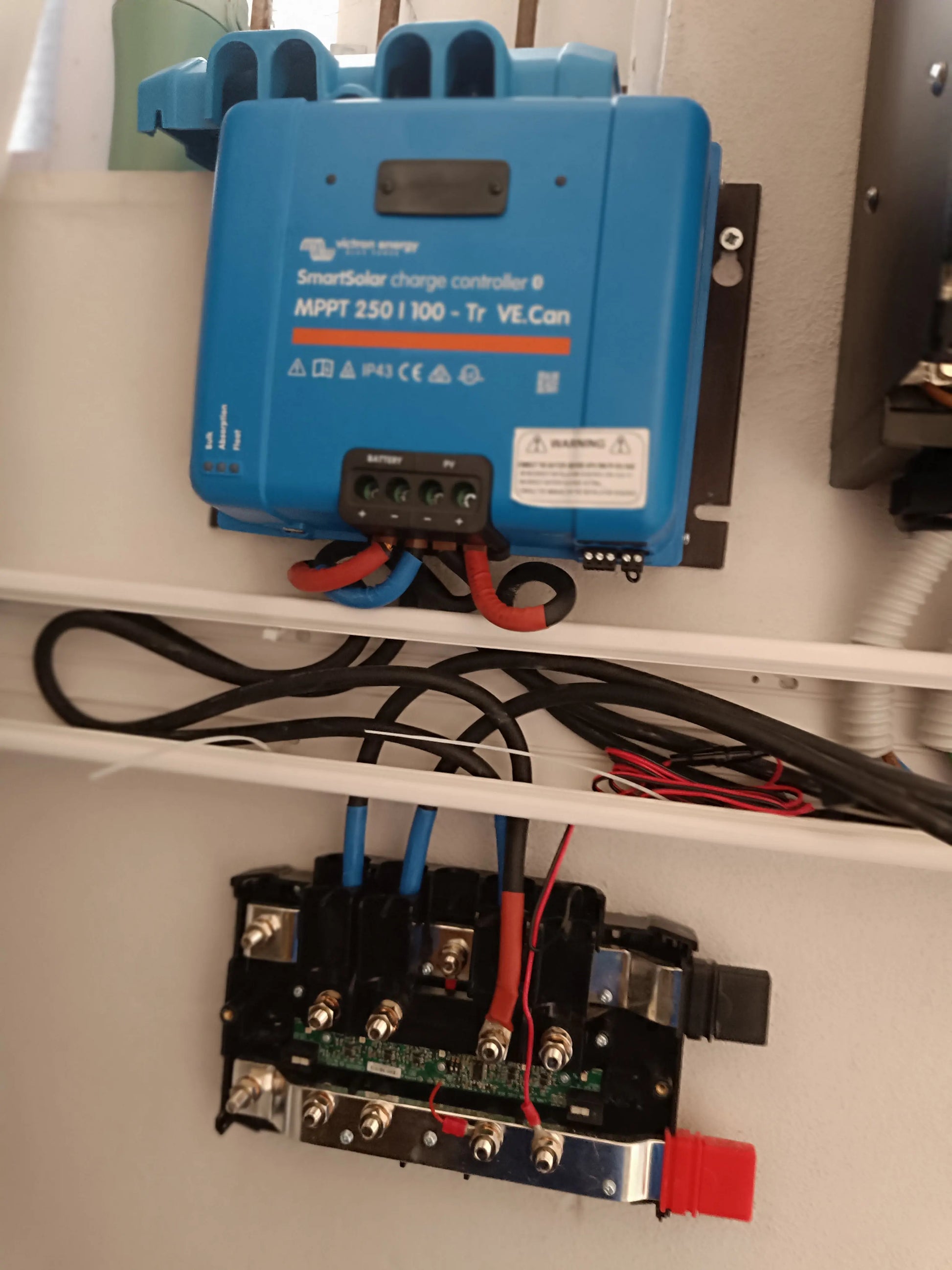 Αυτόνομο φωτοβολταϊκό σύστημα Victron 45kWh κατοικία